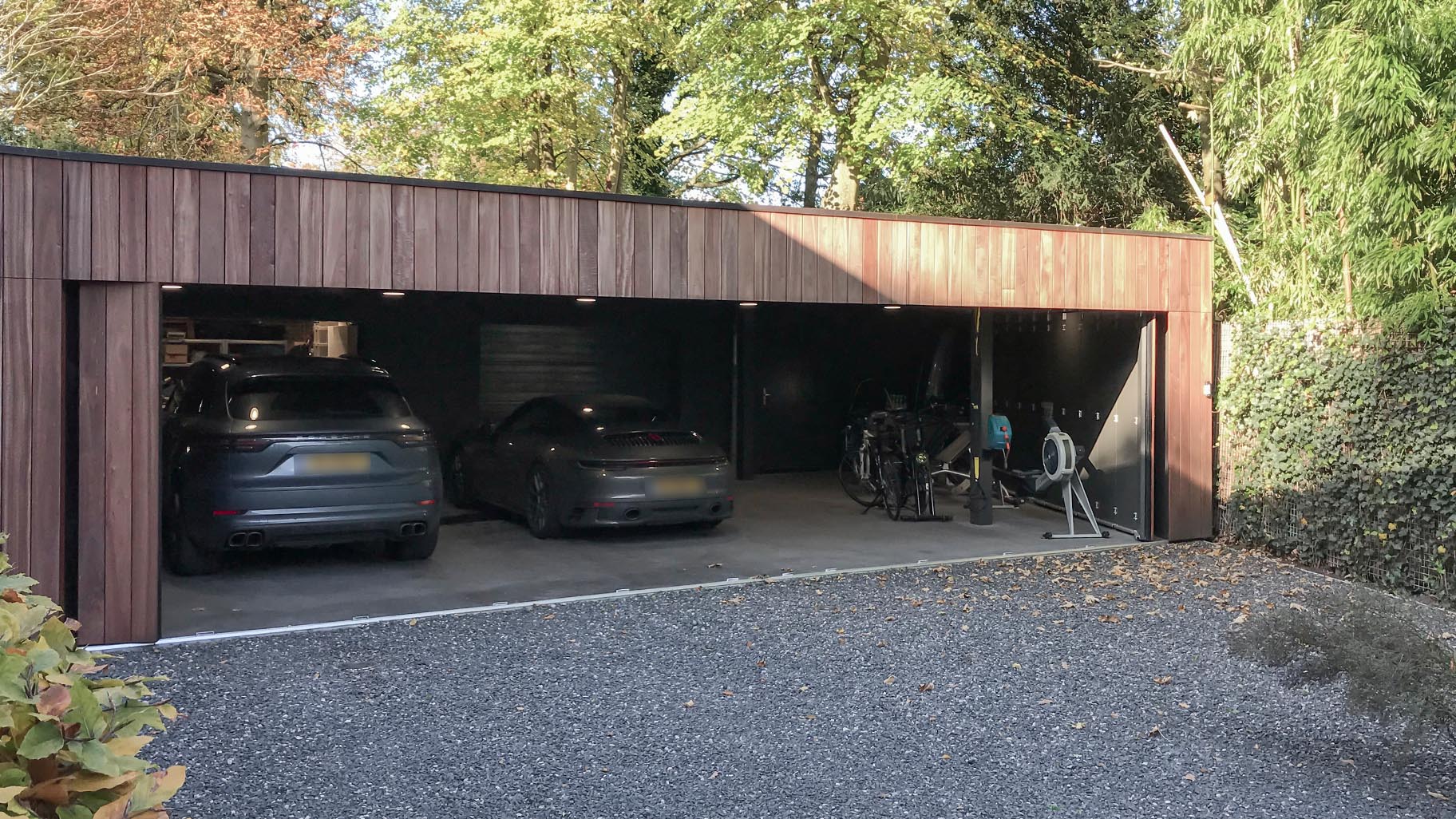 Zijwaartse garagedeuren 10m breed