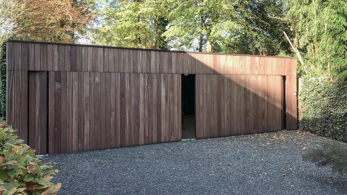 Zijwaartse garagedeuren 10m breed