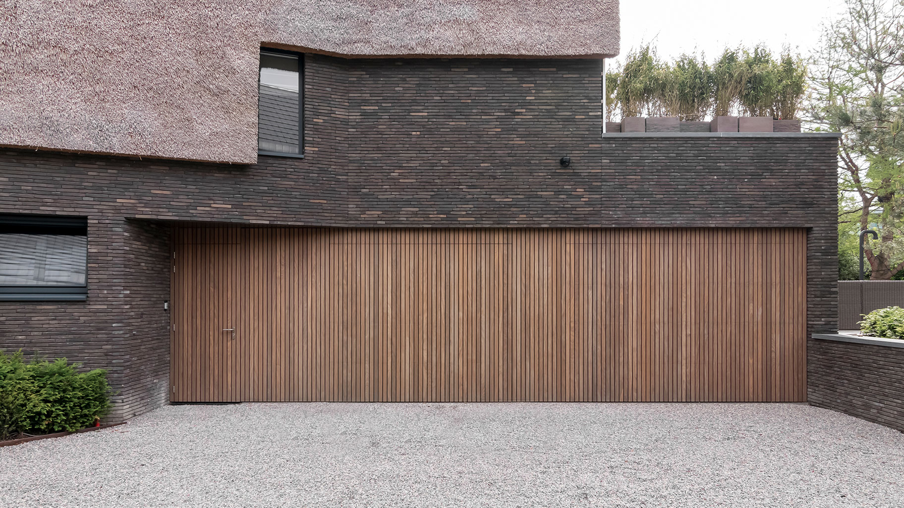 Garagedeur met loopdeur