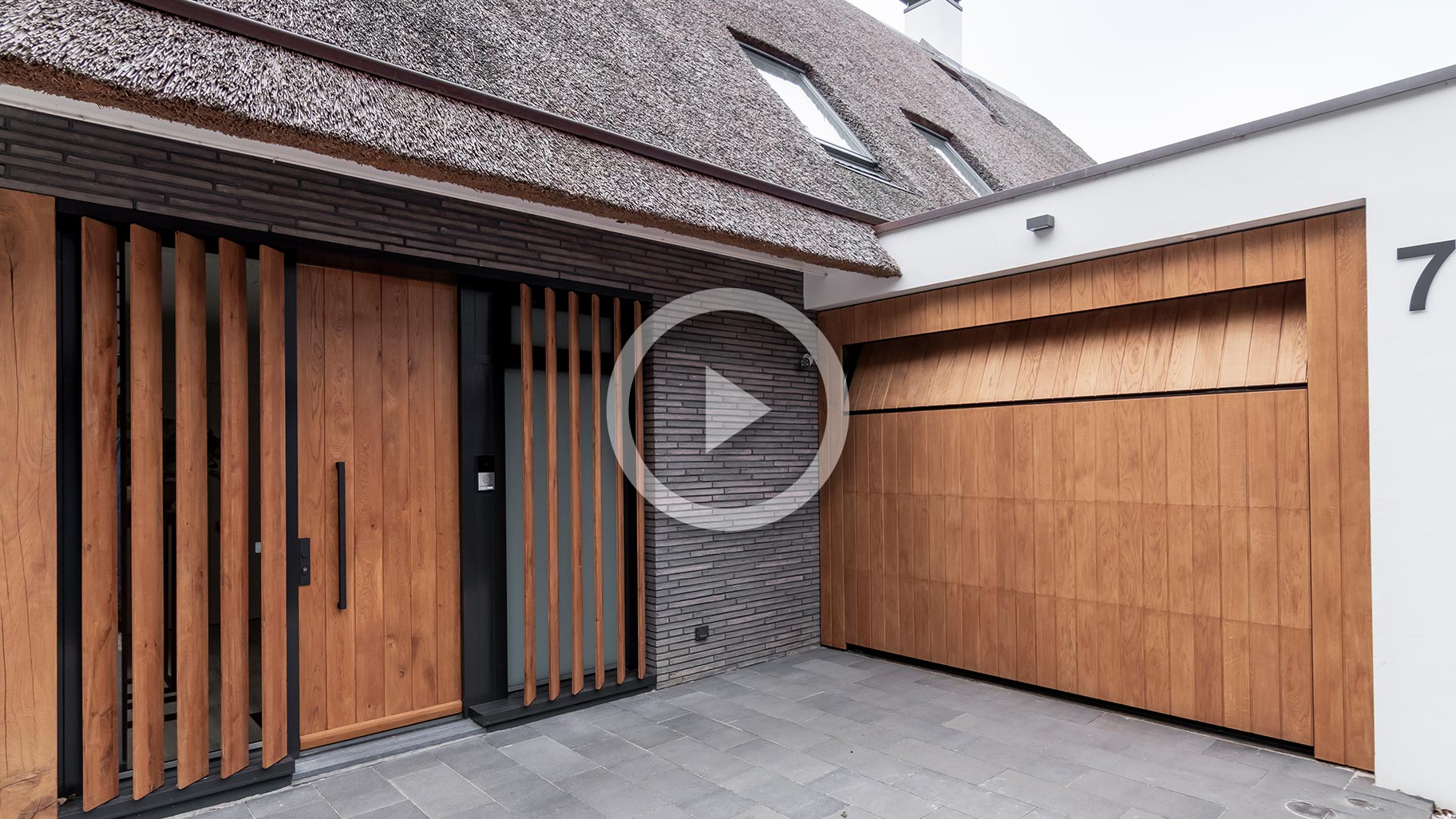 eiken-houten-garagedeur-different-doors-(video)