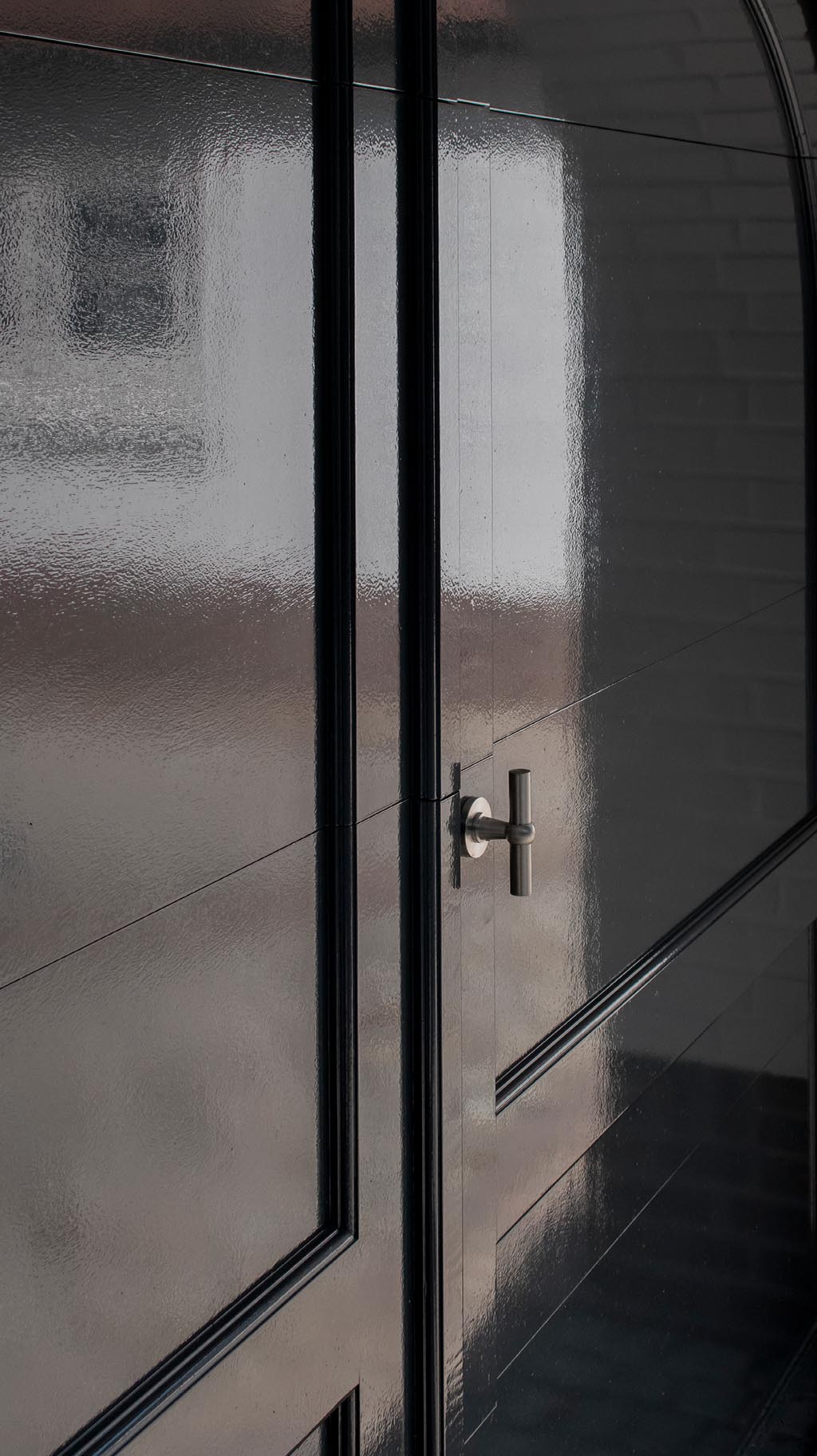 elektrische houten garagedeuren in stijl van houten openslaande garagedeuren different doors