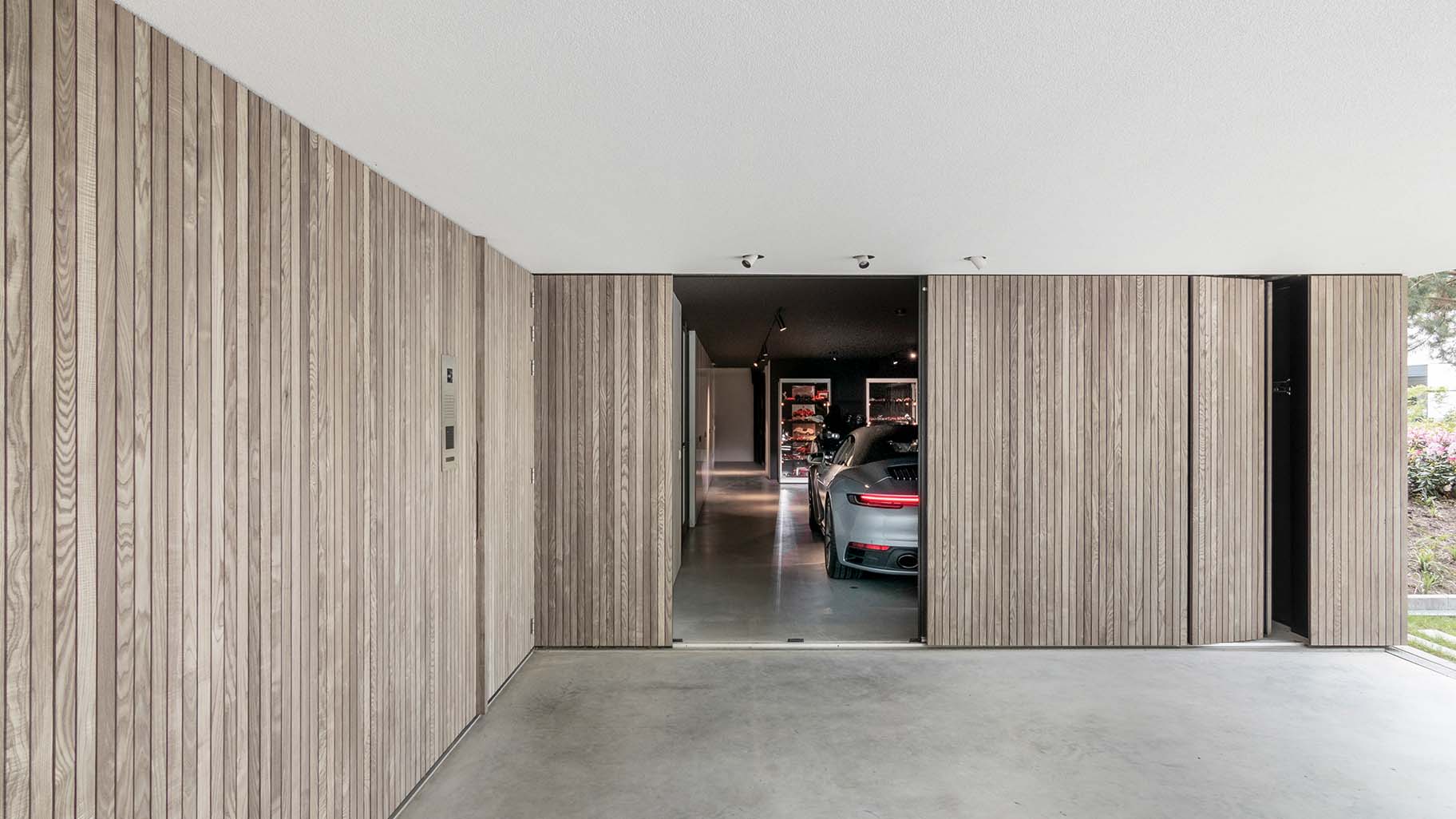 Essenhouten zijwaartse garagedeuren