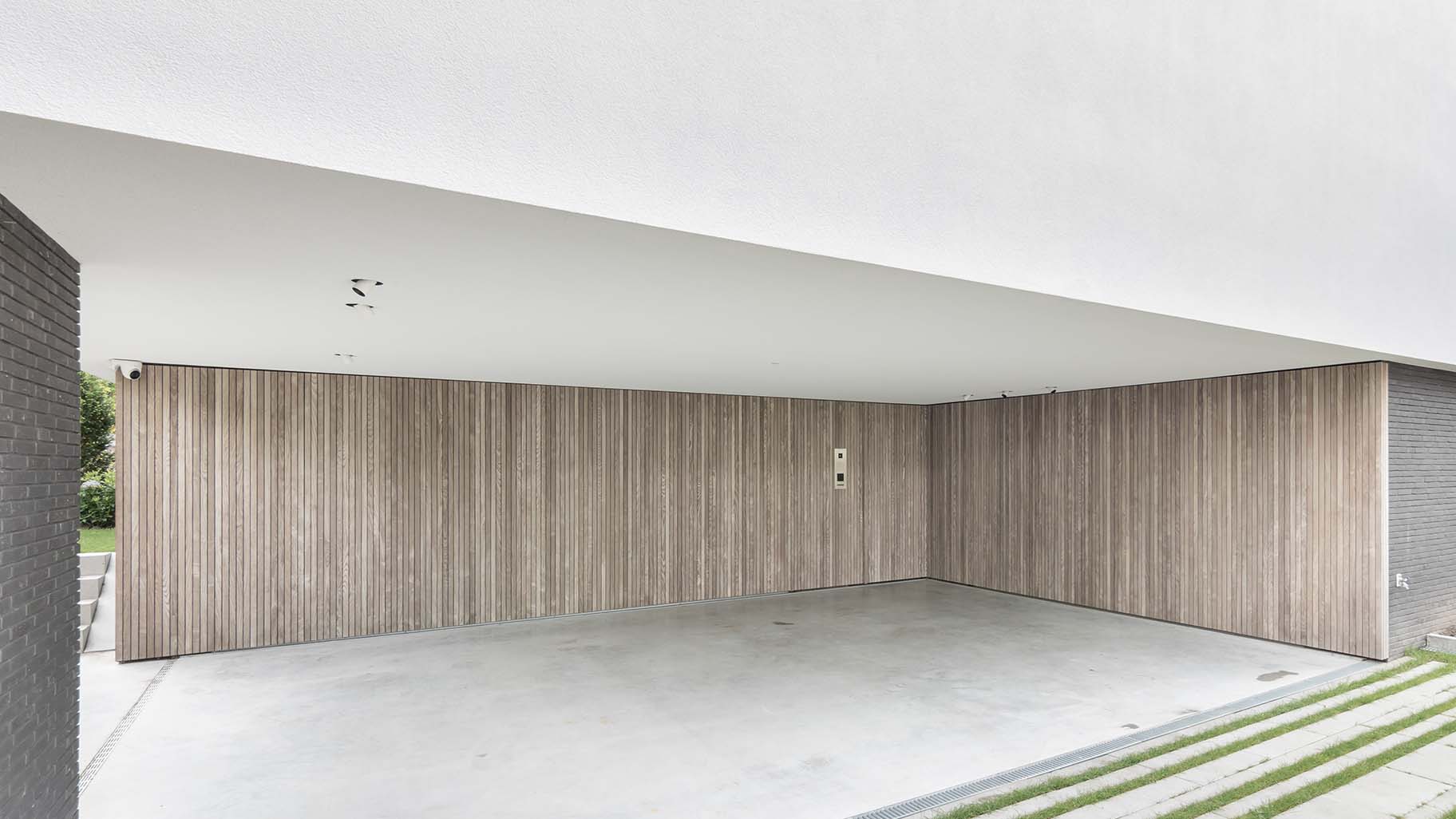 Essenhouten zijwaartse garagedeuren