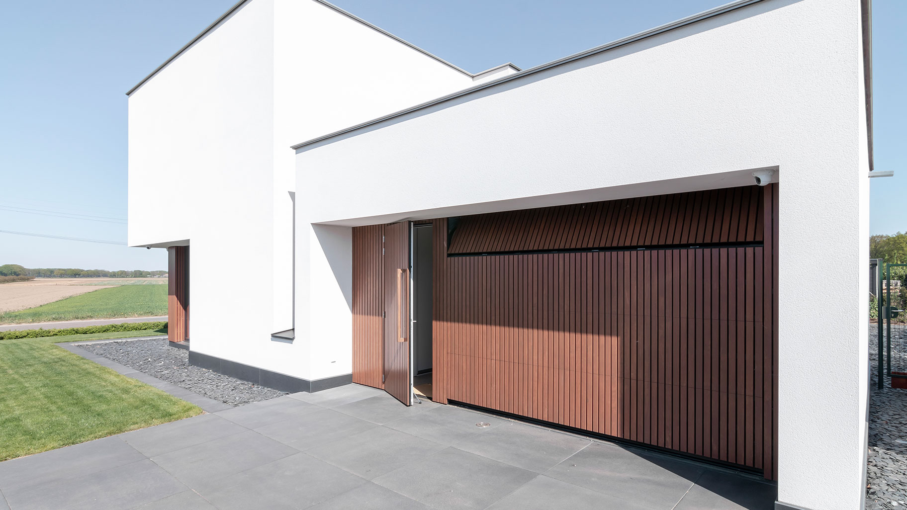 Garagedeur met loopdeur