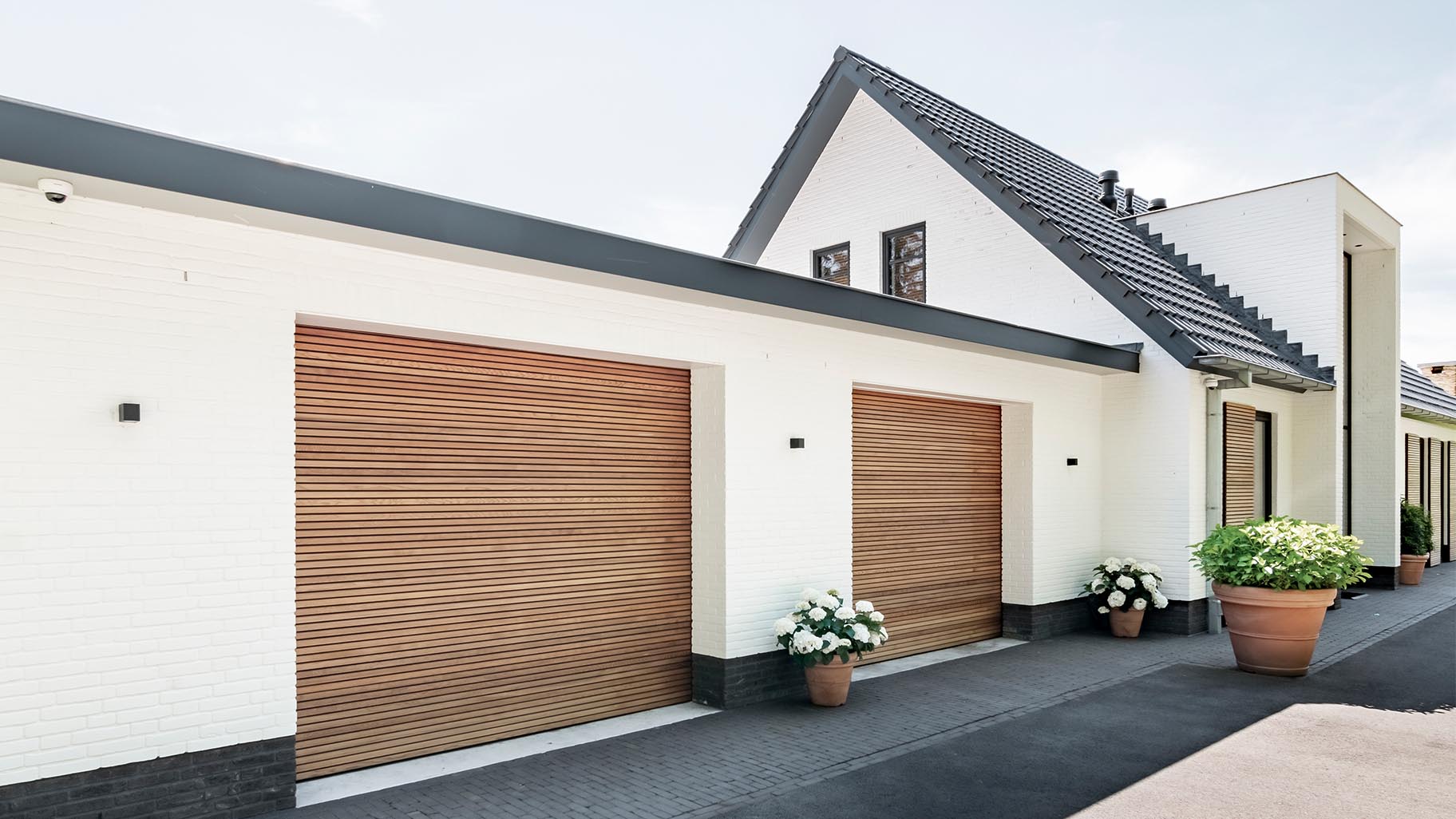 Horizontale houten sectionaaldeuren van Red Cedar