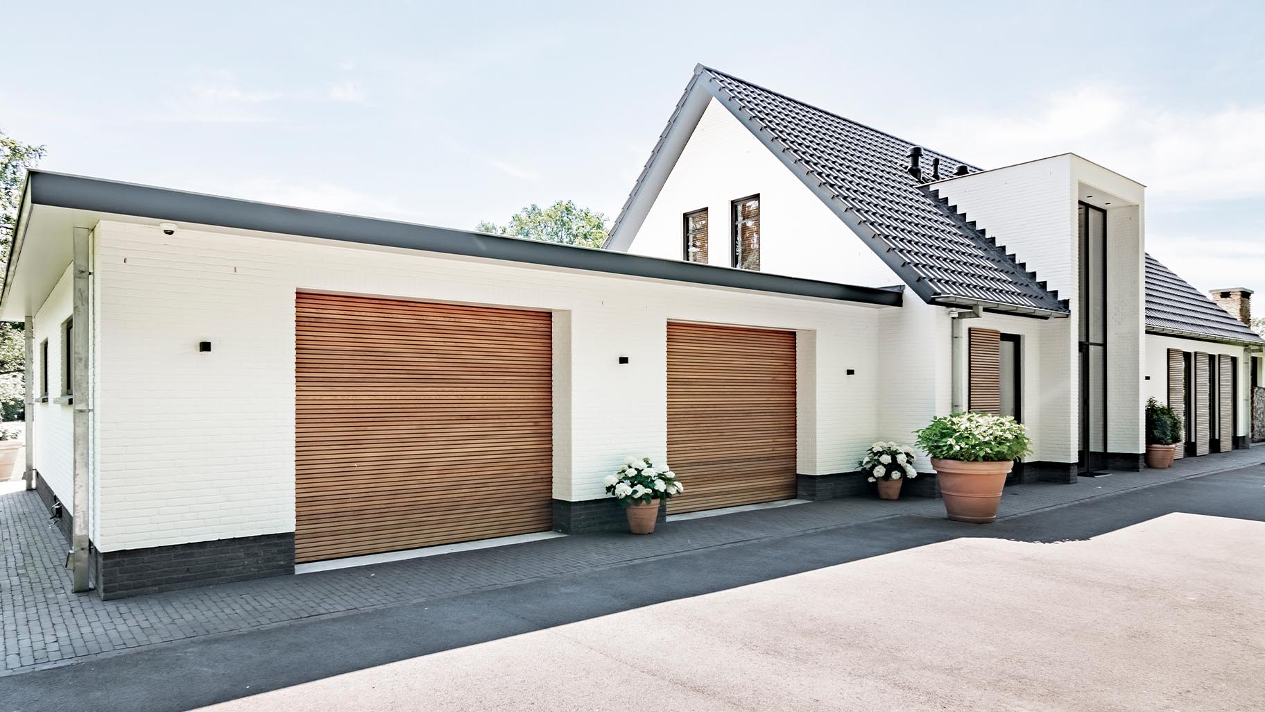 Horizontale houten sectionaaldeuren van Red Cedar