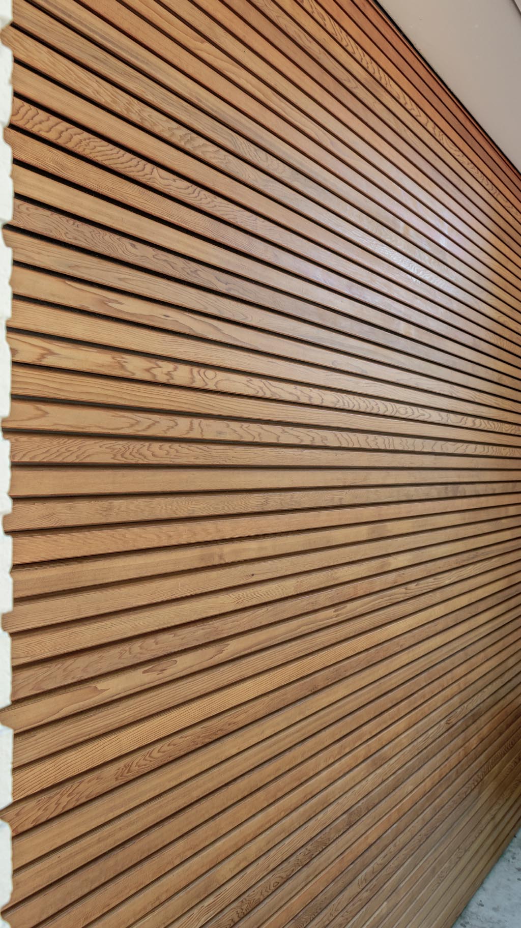 Red Cedar houten sectionaaldeur met horizontale latten