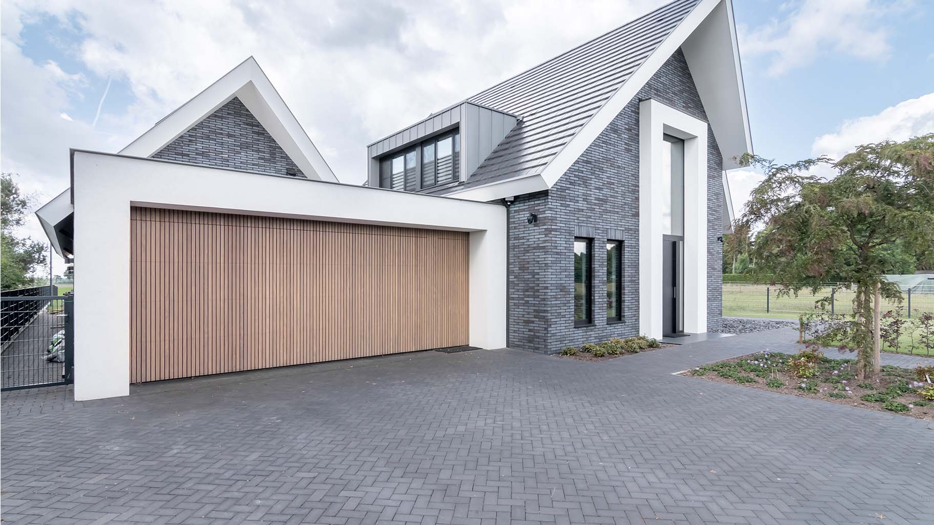 Garagedeur gelijk met de gevel