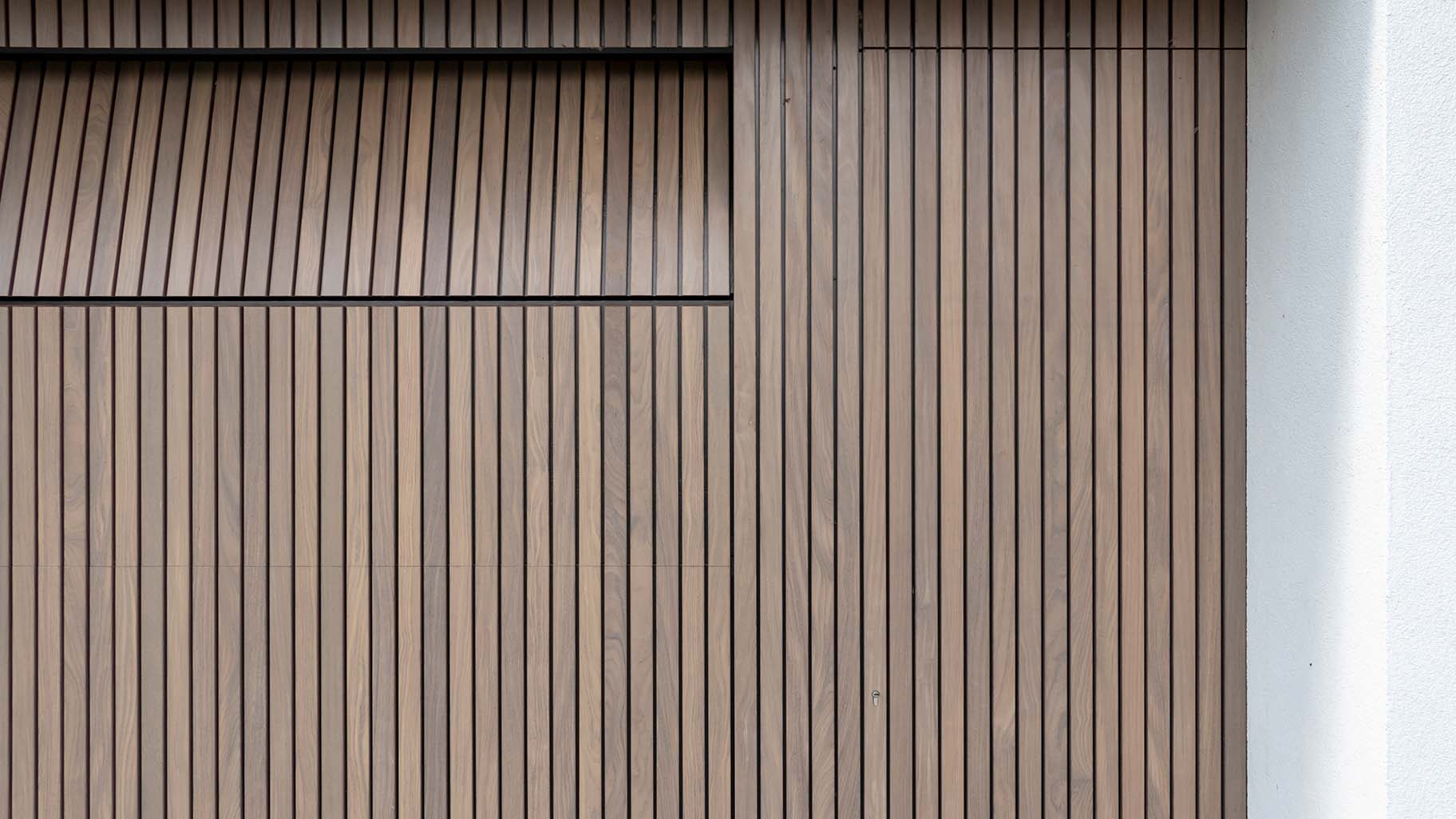 Afrormosia houten garagedeur