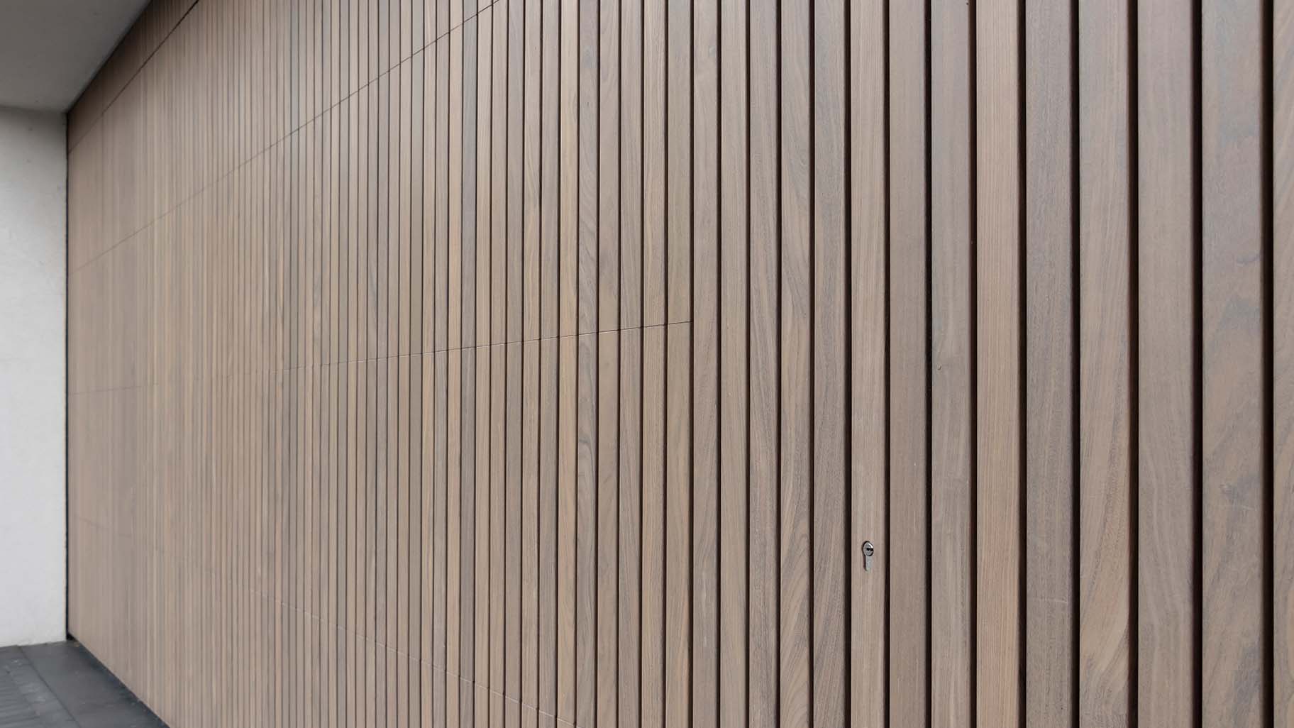 Garagedeur afrormosia hout