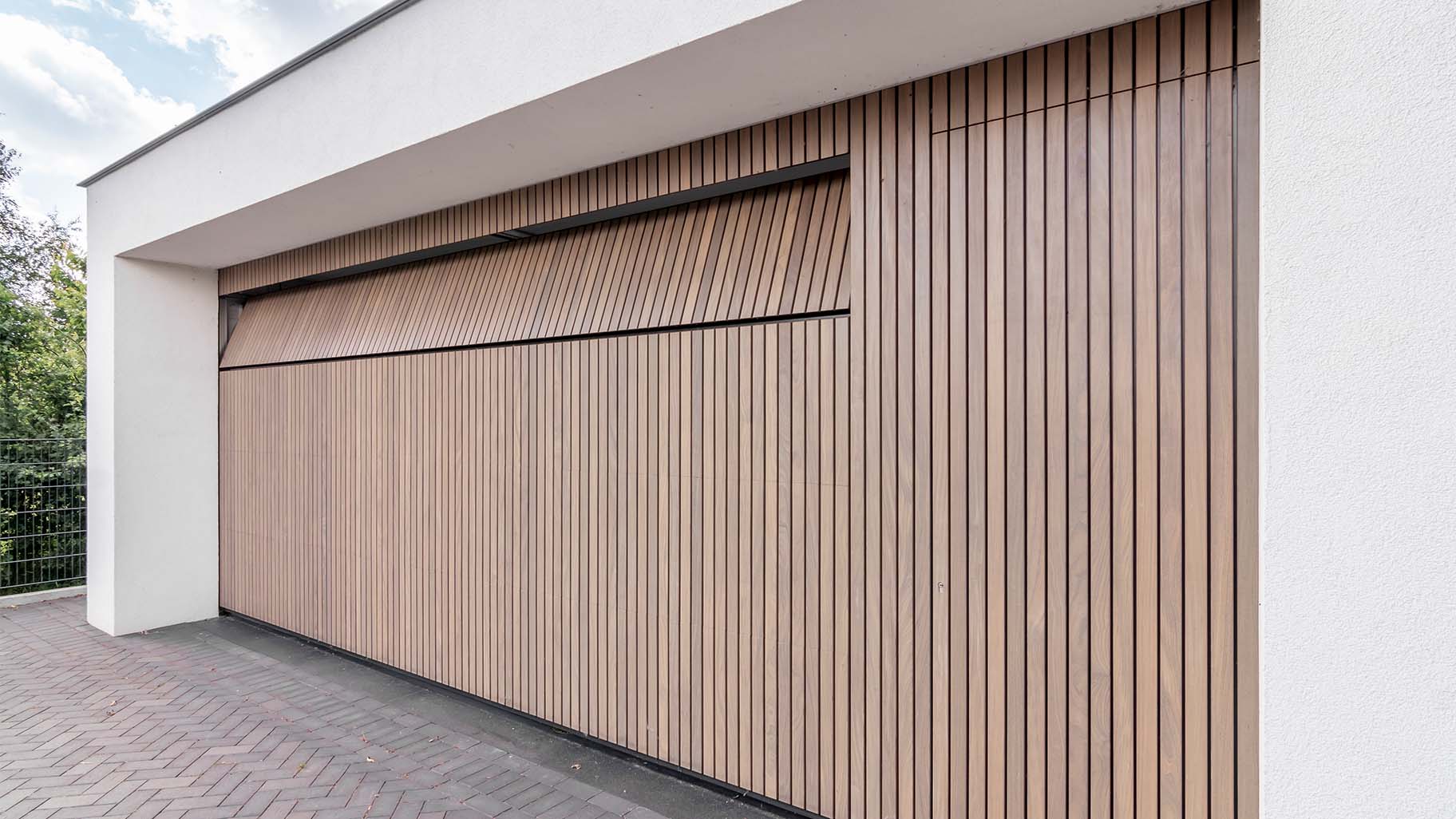 Garagedeur gelijk met de gevel