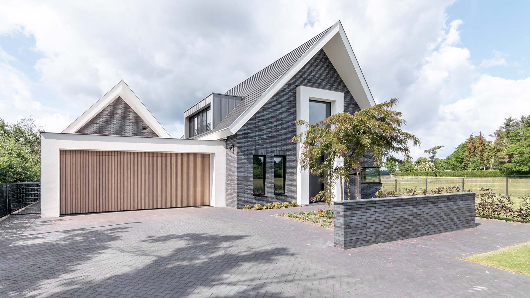 Garagedeur houten latten