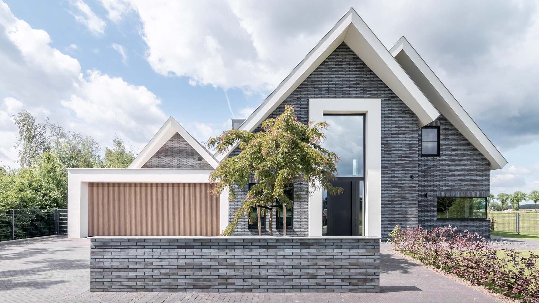 Garagedeur gelijk met de gevel