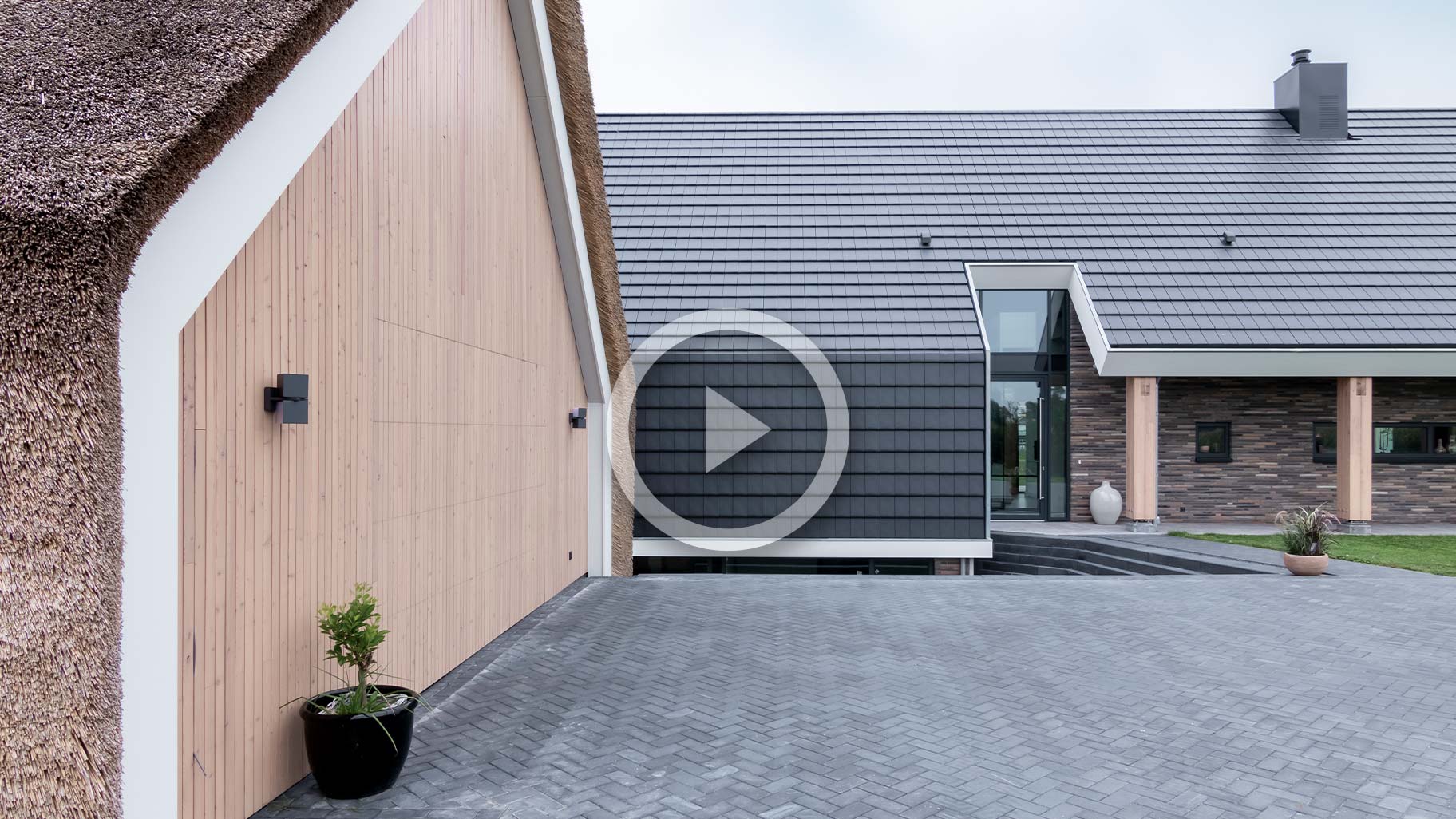 Video Different Doors