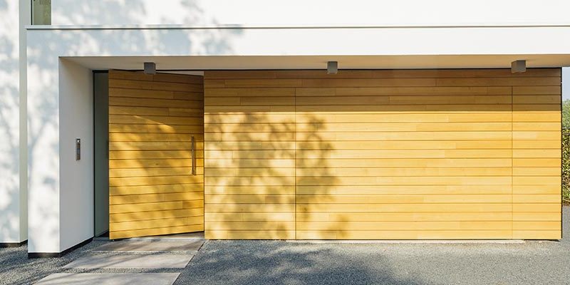 Sectionaaldeur met loopdeur