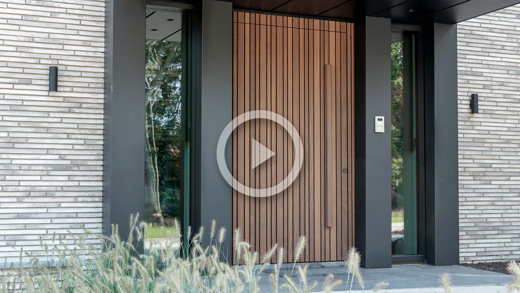 Taatsdeur video Different Doors