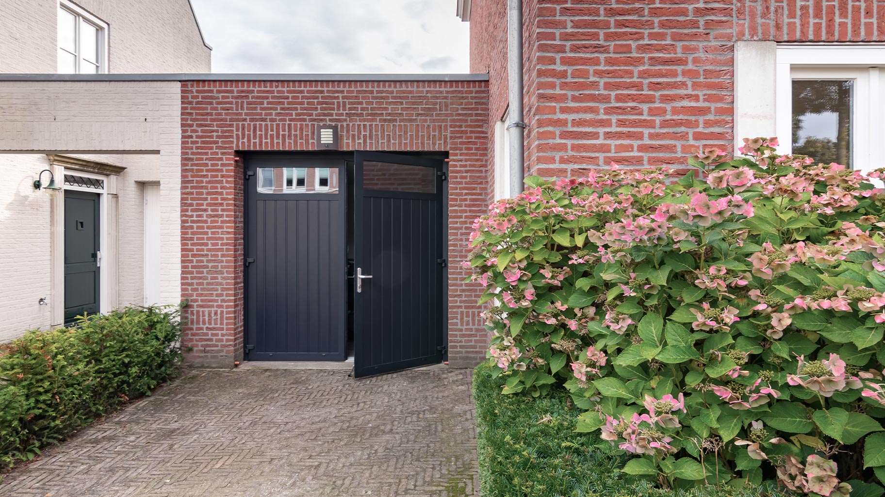 verticale openslaande garagedeur