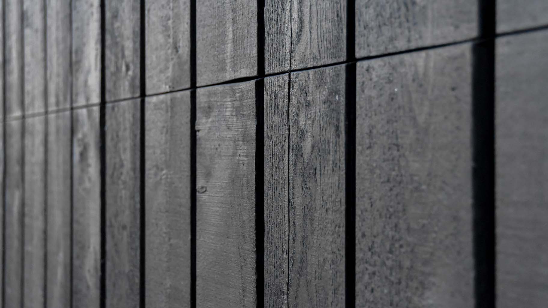 zwarte houten garagedeur different doors