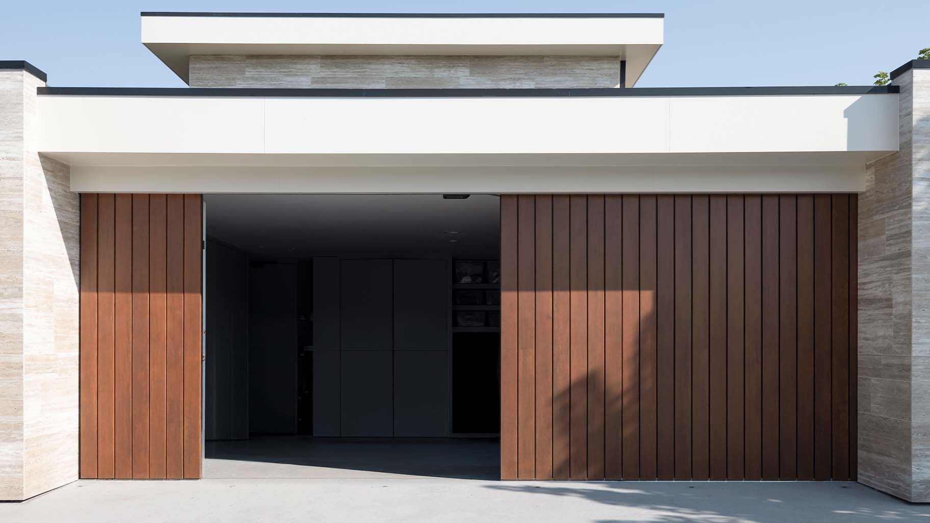 Dubbele zijwaartse garagedeuren