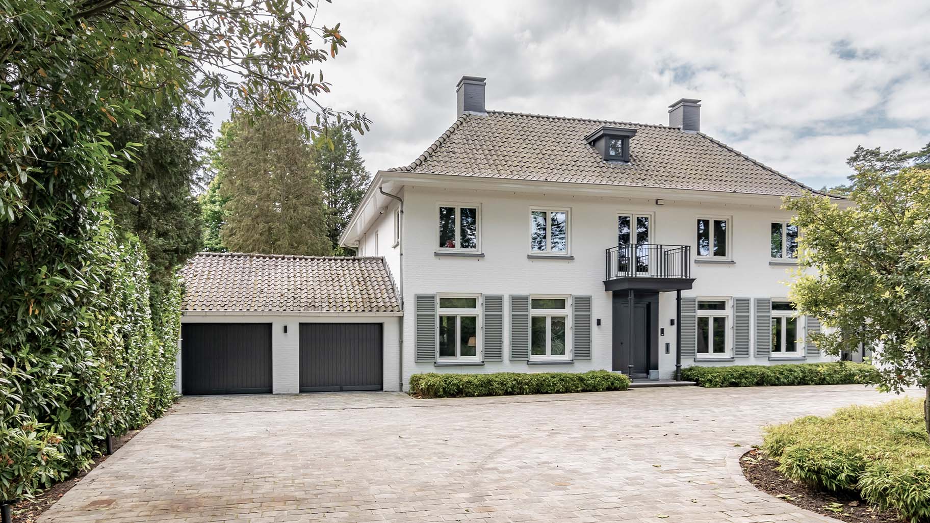 Houten garagedeuren klassieke stijl