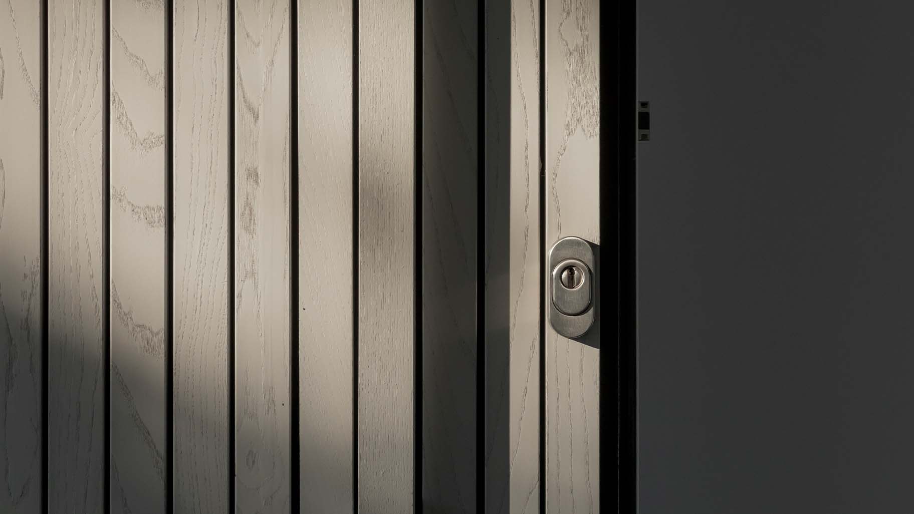 Taatsdeur gemaakt met het taatssysteem van FritsJurgens voor soepel openen en sluiten