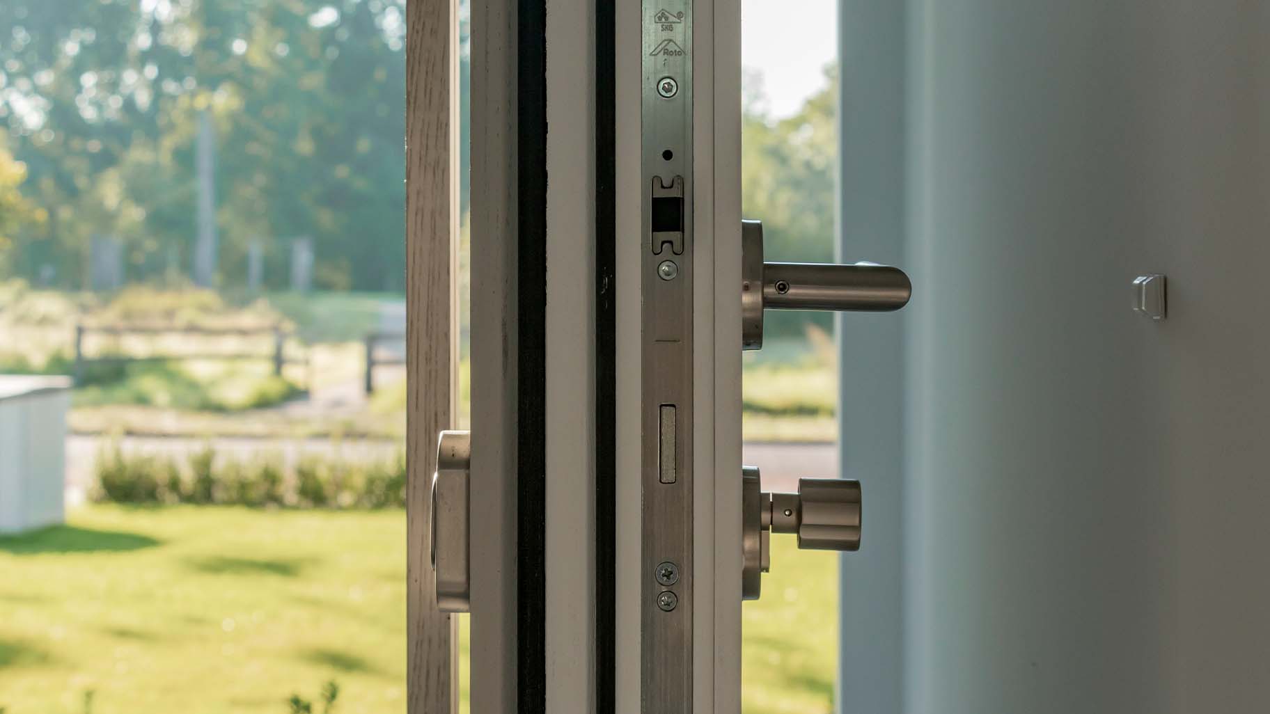 Taatsdeur gemaakt met het taatssysteem van FritsJurgens voor soepel openen en sluiten