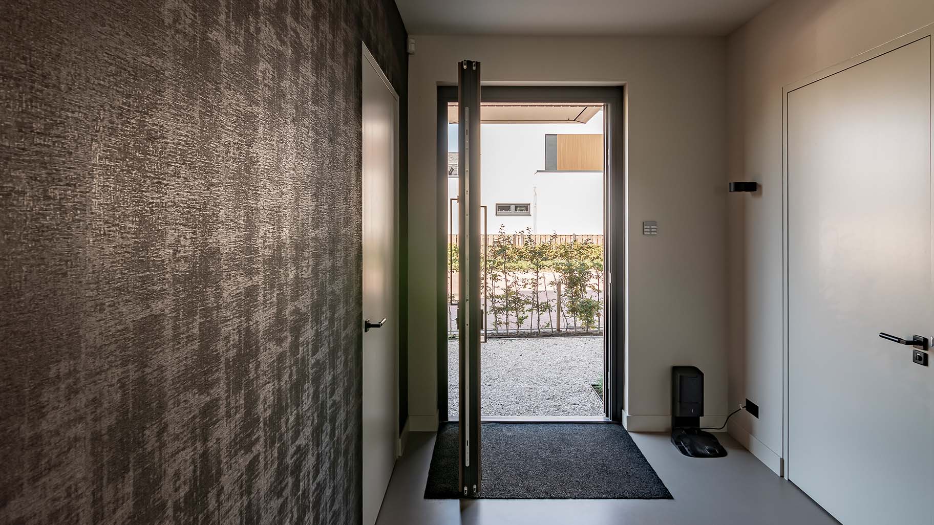 Taatsdeur als voordeur met hout bekleed van binnen- en buitenkant