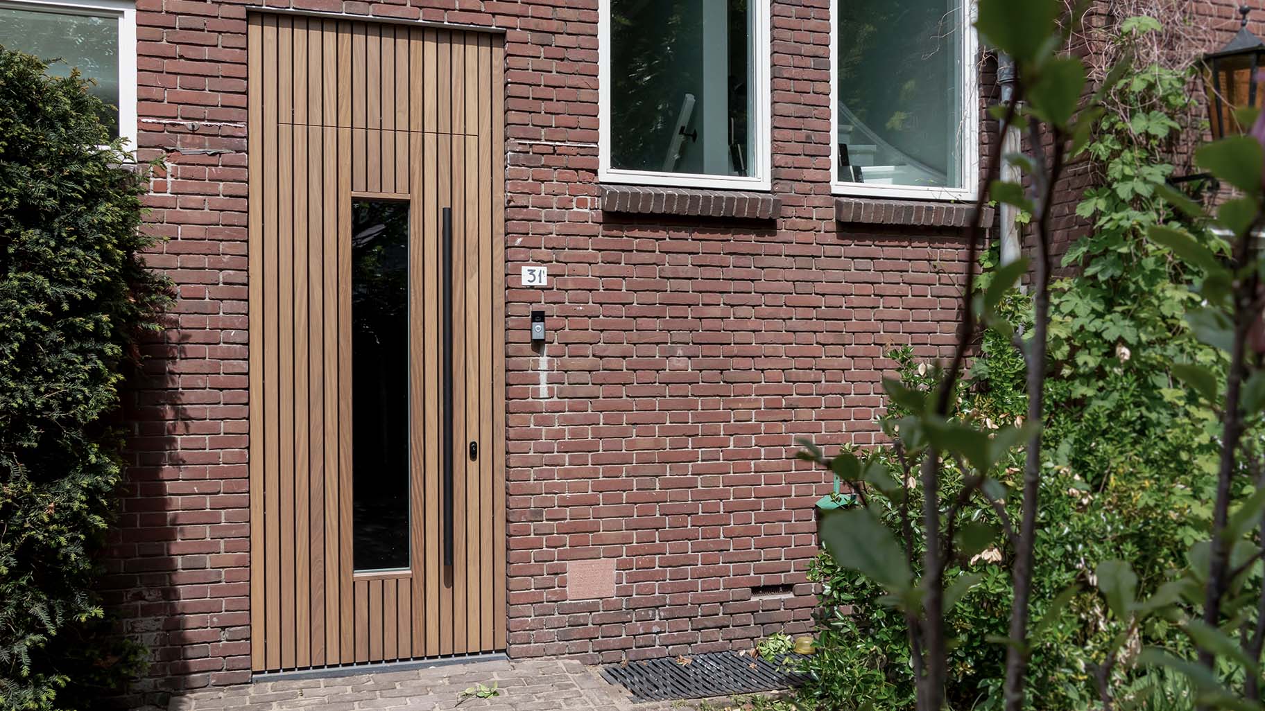 Moderne houten garagedeur