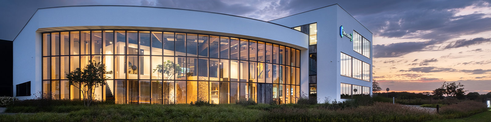 Different Doors over ons