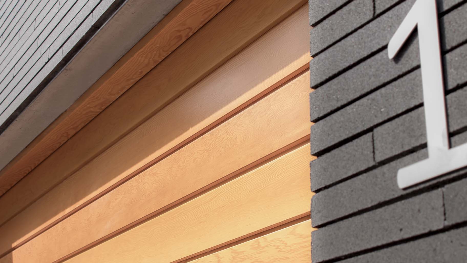 Oregon pine houten sectionaaldeur van different doors