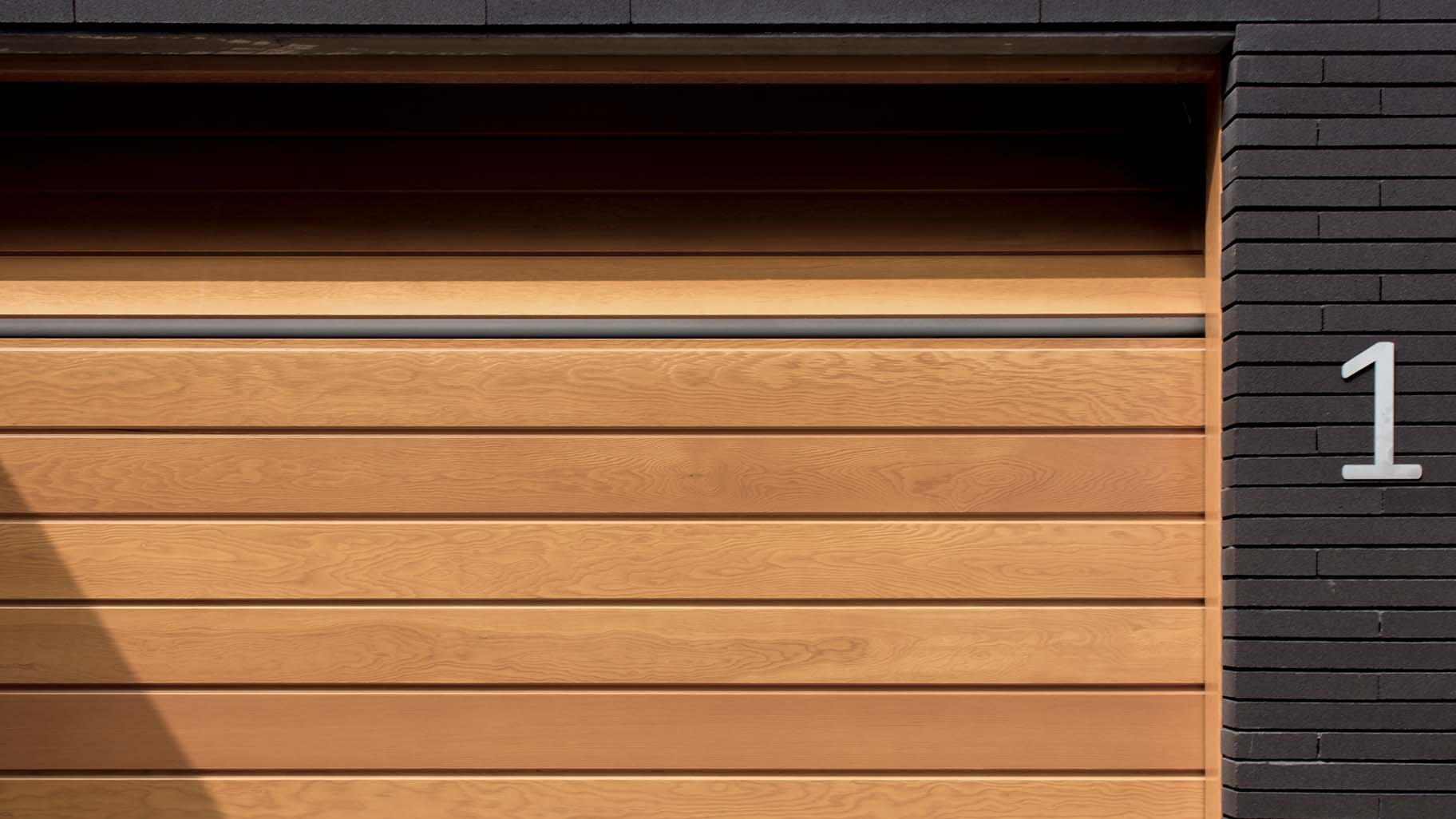 Oregon pine houten sectionaaldeur van different doors