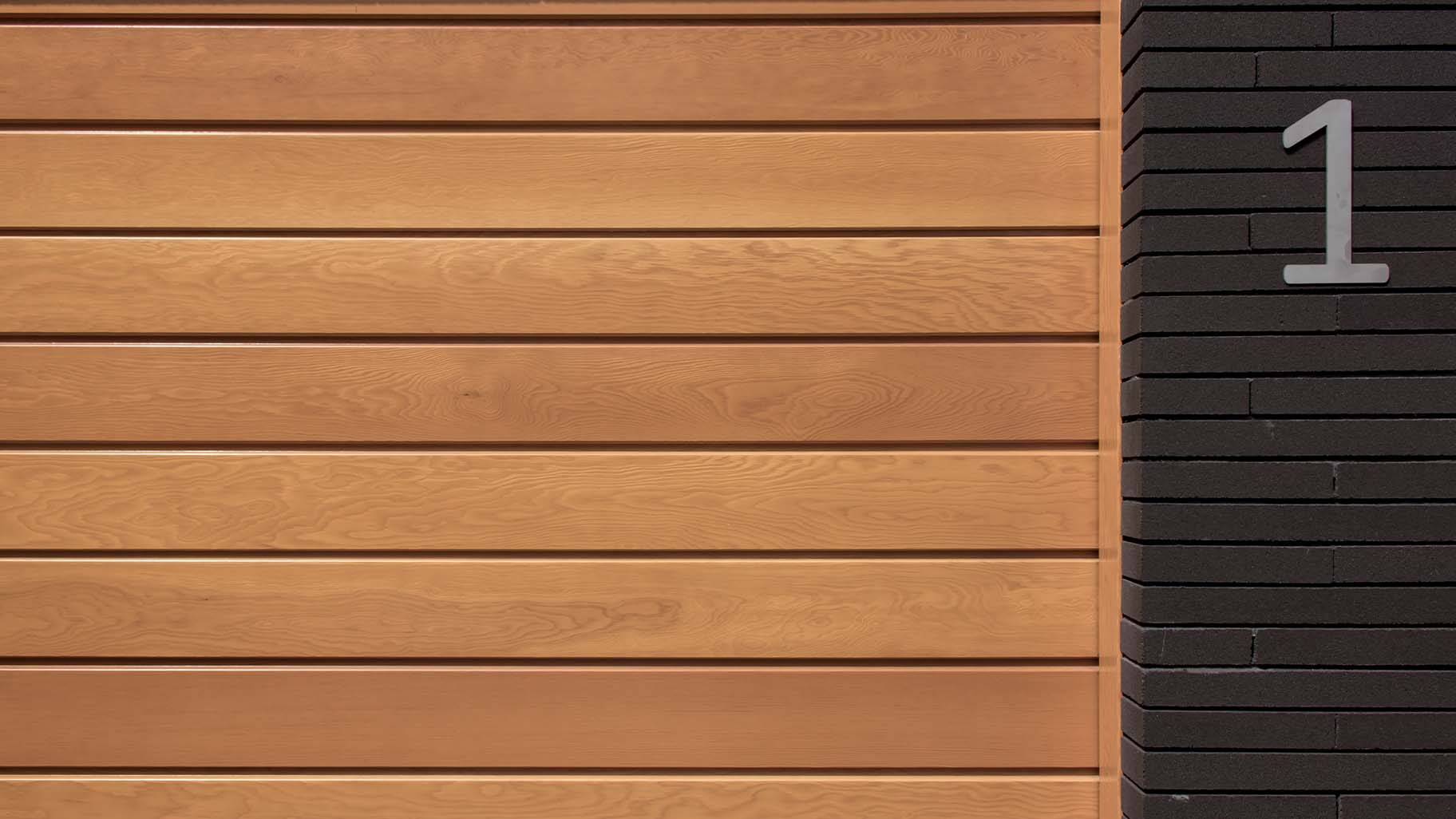 Oregon pine houten sectionaaldeur van different doors