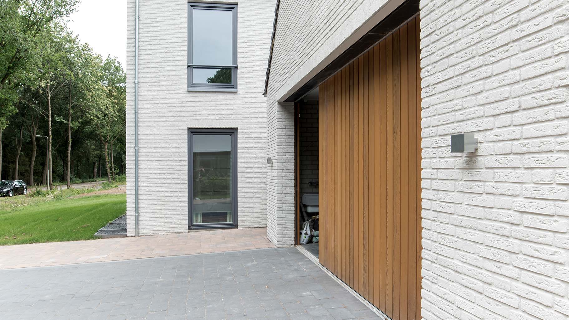 Zijwaartse sectionaaldeur van Red Cedar hout