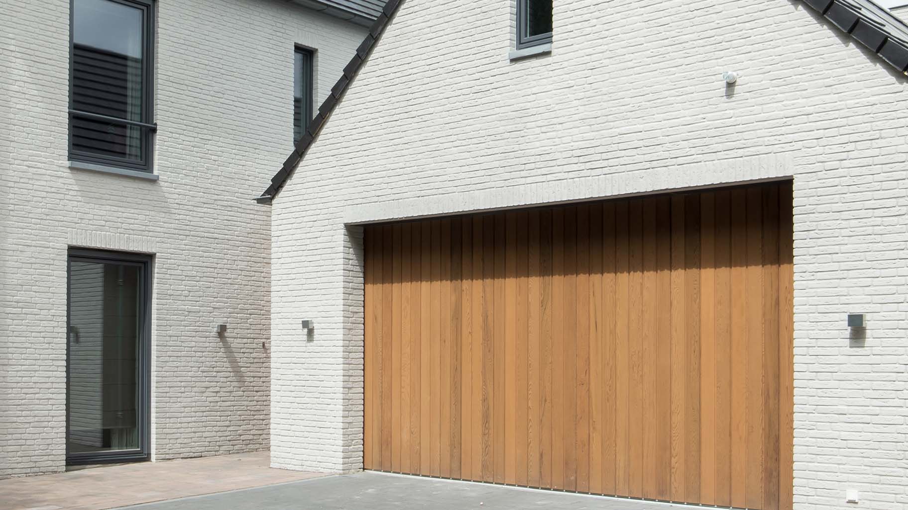 Red Cedar houten zijwaartse garagedeur