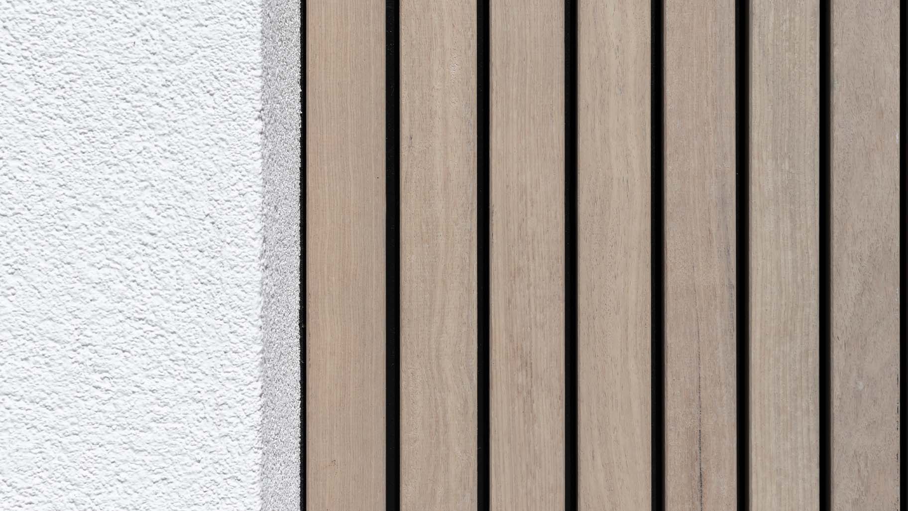 Frake houten latten verticaal geprofileerd