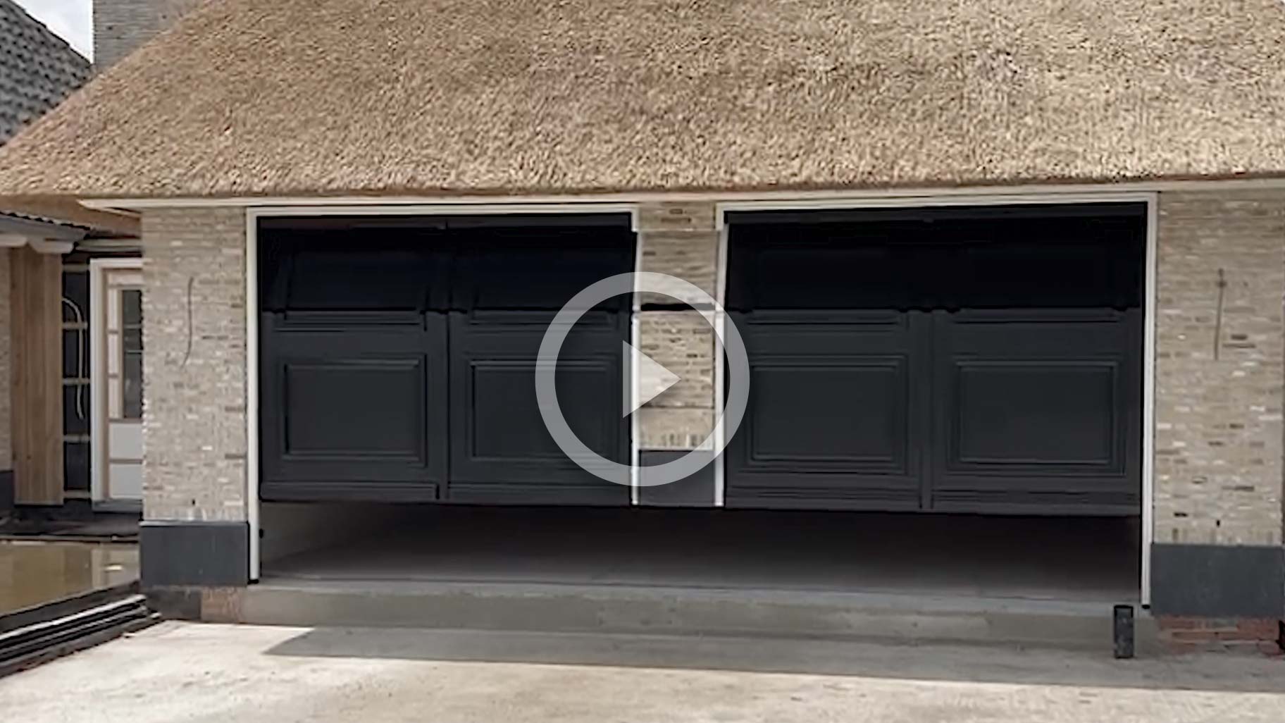 Garagedeur steenstrips bakstenen Different Doors