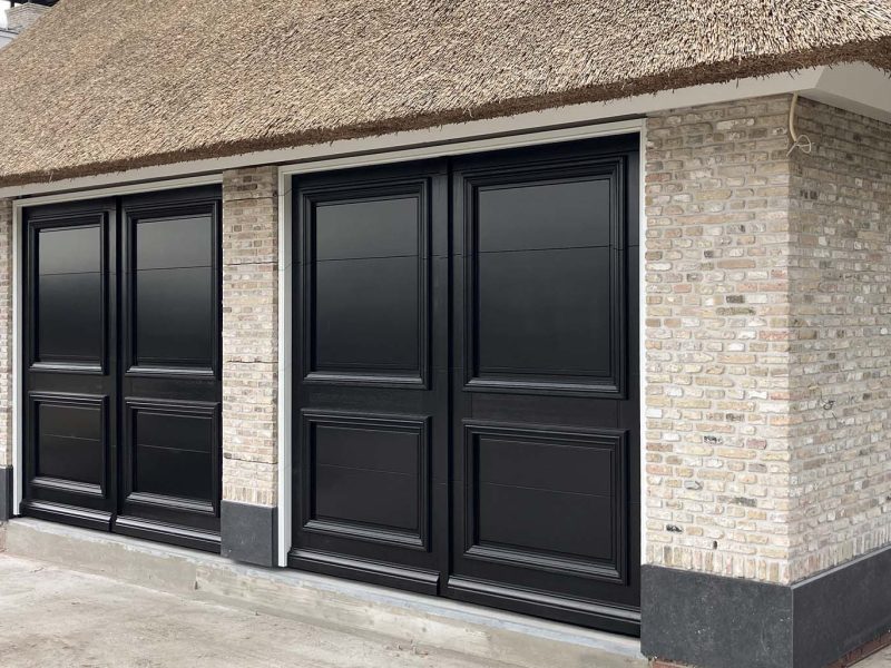 garagedeur steenstrips en kolom van different doors